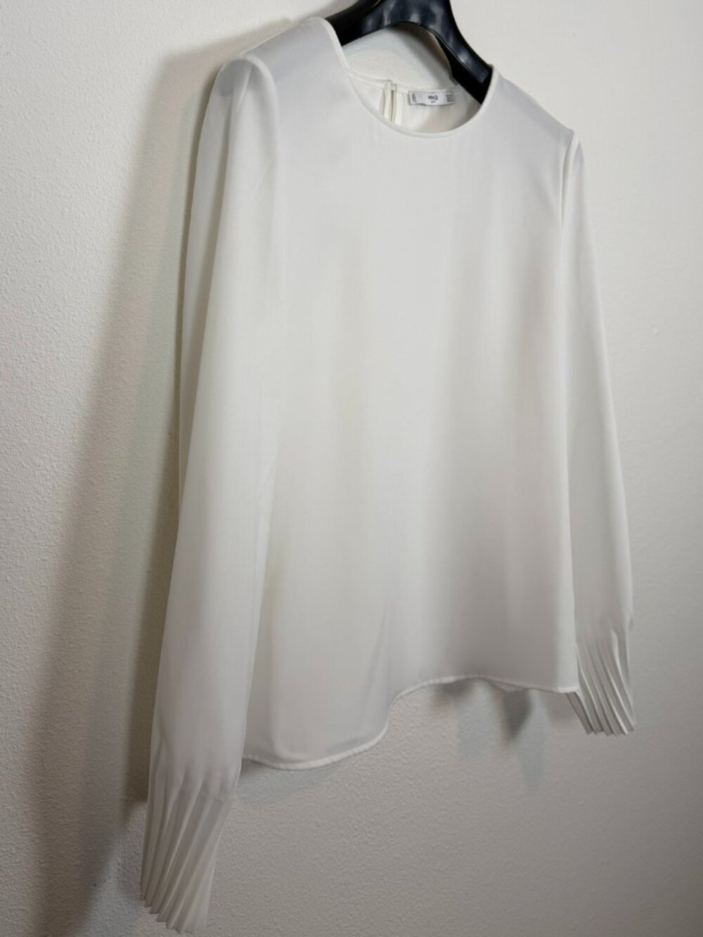 Mango MNG Suit White Blouse M Pleated Statement Cuffs Elegant